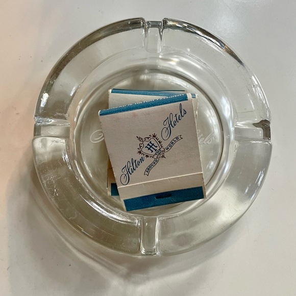 Hilton Hotels Around The World Souvenir Matchbooks (4) & Matching Ashtray Lot - Picture 7 of 7